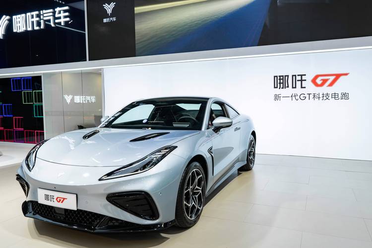 广州268哪吒汽车在智能汽车领域的表现，领途汽车在新能源汽车市场中的影响力